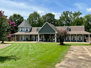 807 N Monroe Street, Clinton, MS 39056
