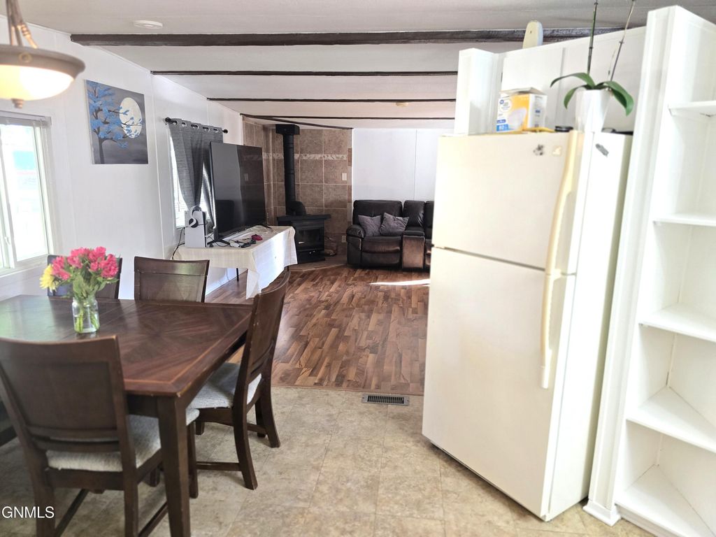 310 Buckingham Place, Bismarck, ND 58504 photo 13