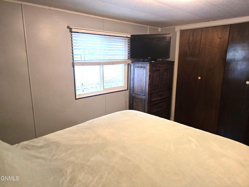 310 Buckingham Place, Bismarck, ND 58504 photo 21