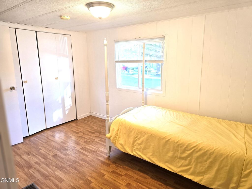 310 Buckingham Place, Bismarck, ND 58504 photo 29