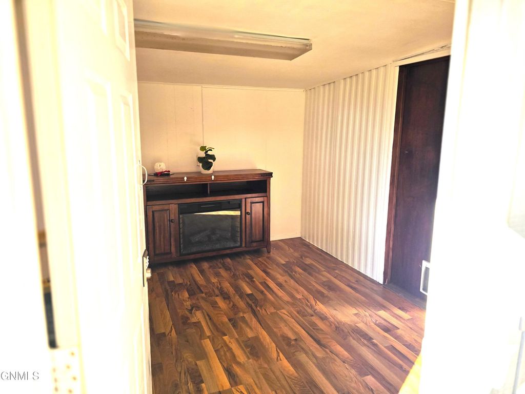 310 Buckingham Place, Bismarck, ND 58504 photo 3