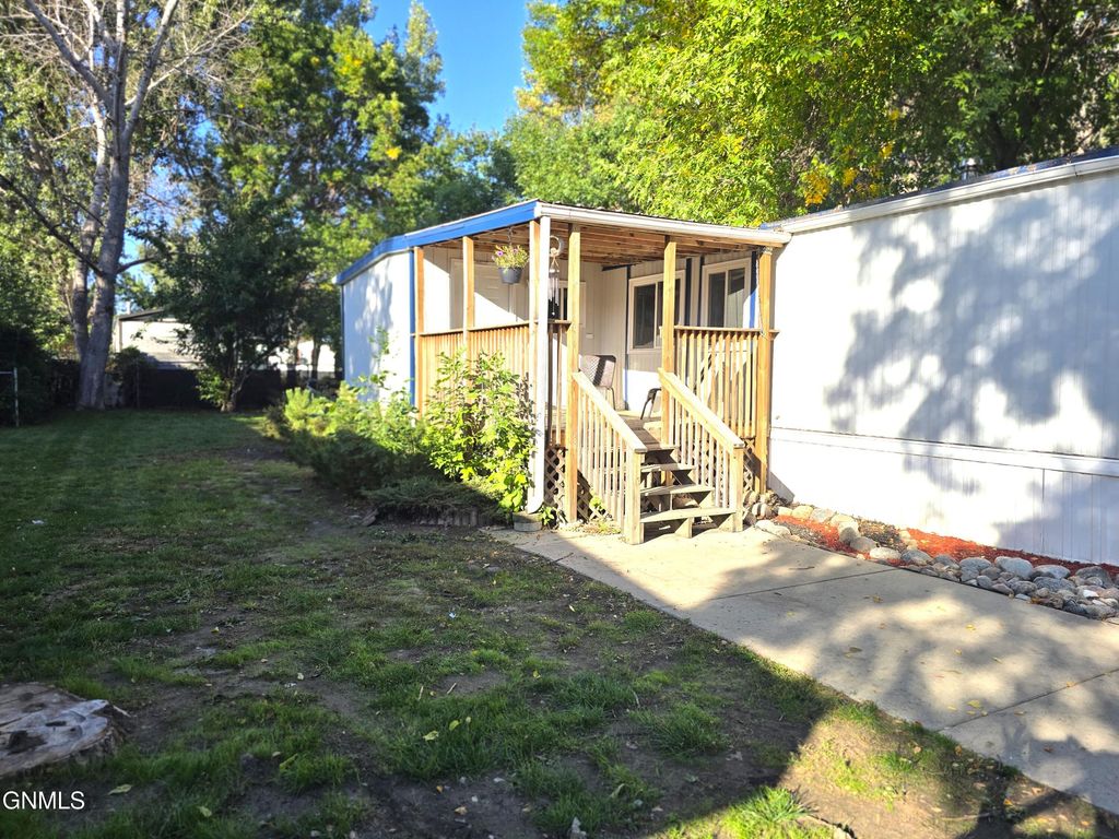 310 Buckingham Place, Bismarck, ND 58504 photo 32