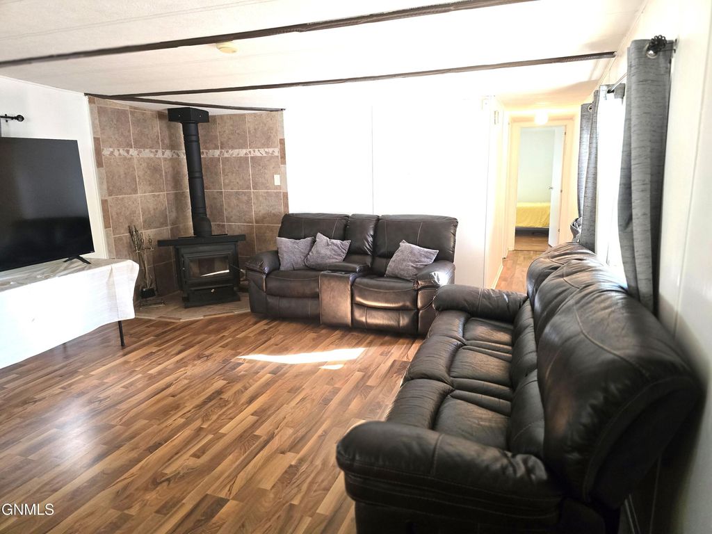 310 Buckingham Place, Bismarck, ND 58504 photo 5