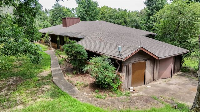 1060 Wheeler Bend Road, Russellville, AR 72802