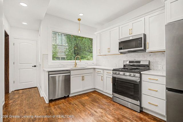 908 N Capitol Avenue, Lansing, MI 48906