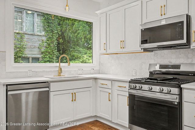 908 N Capitol Avenue, Lansing, MI 48906