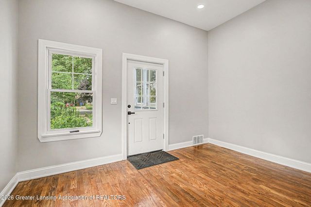 908 N Capitol Avenue, Lansing, MI 48906