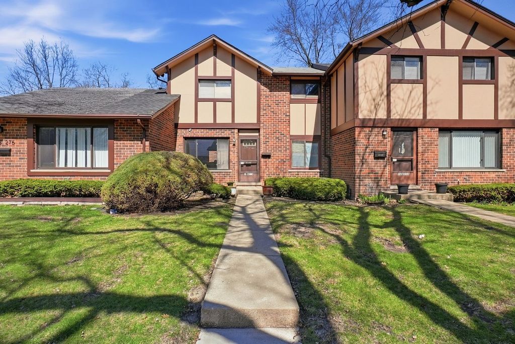 18W274 Kirkland Lane, Villa Park, IL 60181