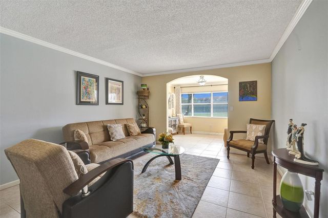 9821 Sunrise Lakes Boulevard 106, Sunrise, FL 33322
