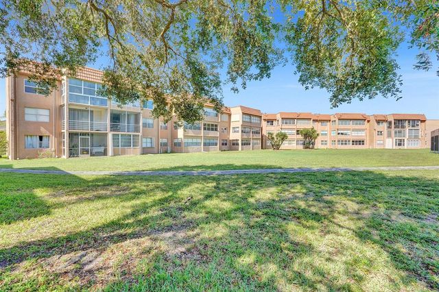 9821 Sunrise Lakes Boulevard 106, Sunrise, FL 33322