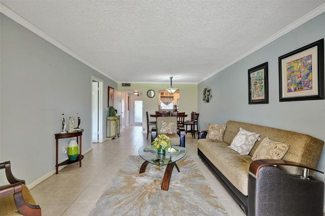 9821 Sunrise Lakes Boulevard 106, Sunrise, FL 33322