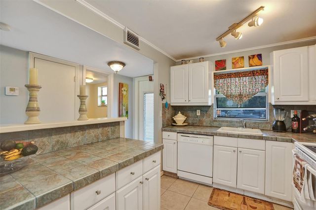9821 Sunrise Lakes Boulevard 106, Sunrise, FL 33322