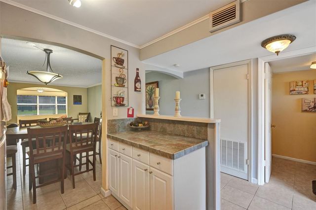 9821 Sunrise Lakes Boulevard 106, Sunrise, FL 33322