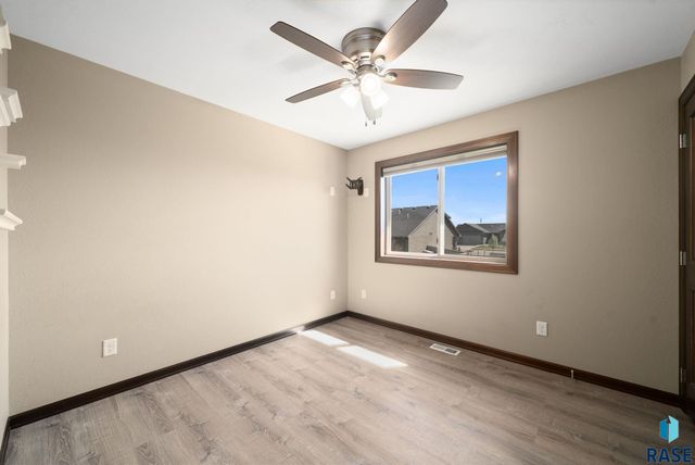 5504 S Solono Ave Avenue, Sioux Falls, SD 57108