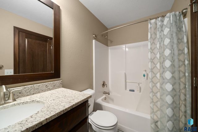 5504 S Solono Ave Avenue, Sioux Falls, SD 57108