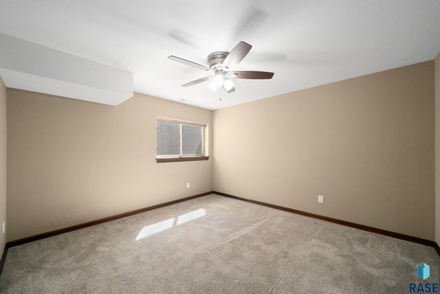 5504 S Solono Ave Avenue, Sioux Falls, SD 57108
