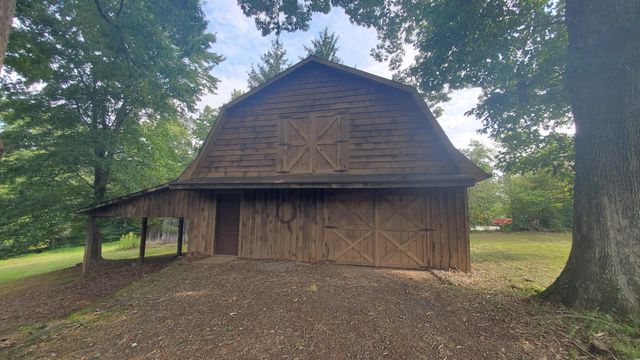 1359 Longview DR, Bassett, VA 24055