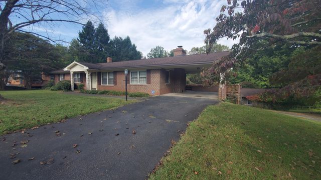 1359 Longview DR, Bassett, VA 24055