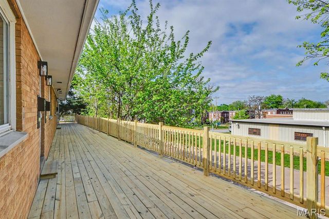 329 Eichelberger Street, St Louis, MO 63111