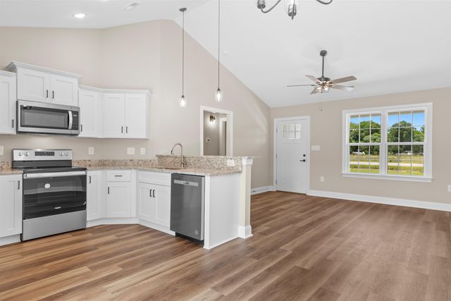 1242 Cappin Ln., Aynor, SC 29511