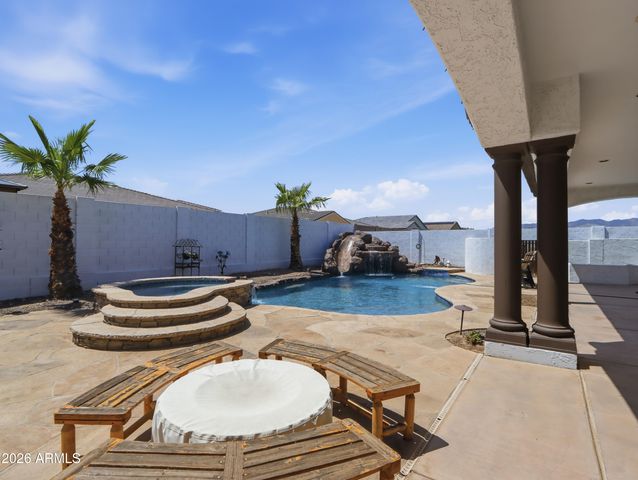 18135 W MISSOURI Avenue, Litchfield Park, AZ 85340