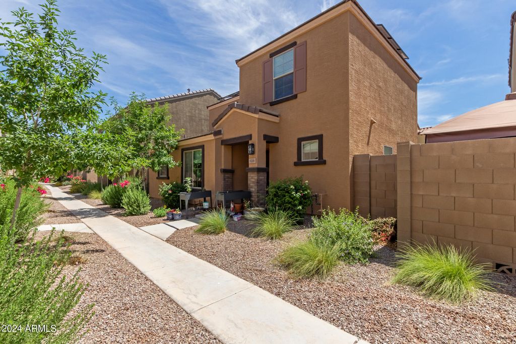 8216 W ALBENIZ Place, Phoenix, AZ 85043