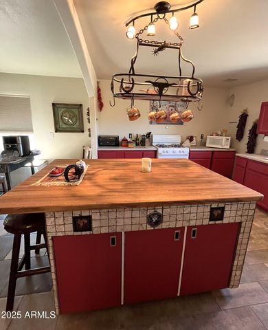 27230 S COYOTE Trail, Congress, AZ 85332