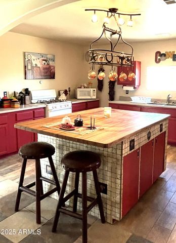 27230 S COYOTE Trail, Congress, AZ 85332