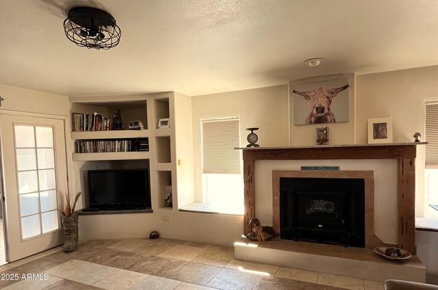 27230 S COYOTE Trail, Congress, AZ 85332