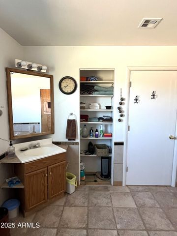 27230 S COYOTE Trail, Congress, AZ 85332