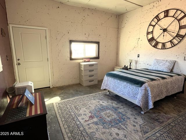 27230 S COYOTE Trail, Congress, AZ 85332