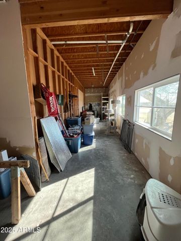 27230 S COYOTE Trail, Congress, AZ 85332