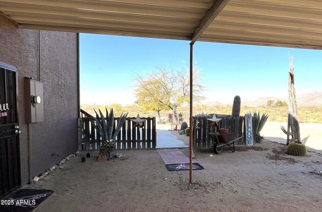 27230 S COYOTE Trail, Congress, AZ 85332