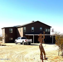 27230 S COYOTE Trail, Congress, AZ 85332