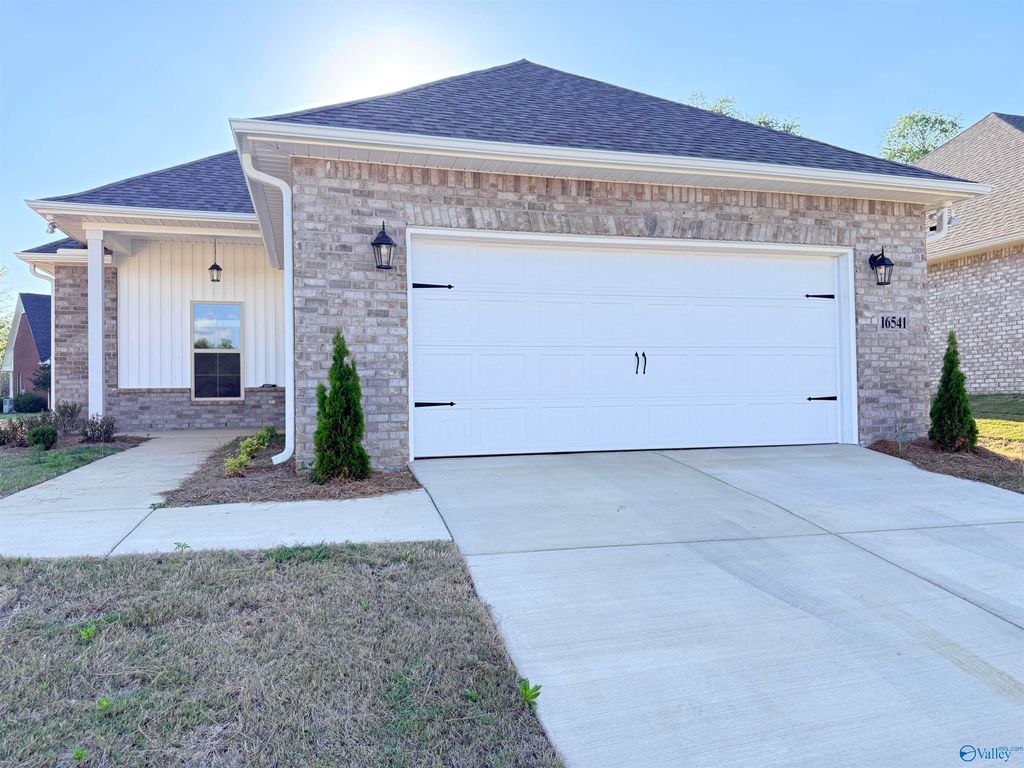16541 Aspen Lane, Athens, AL 35611