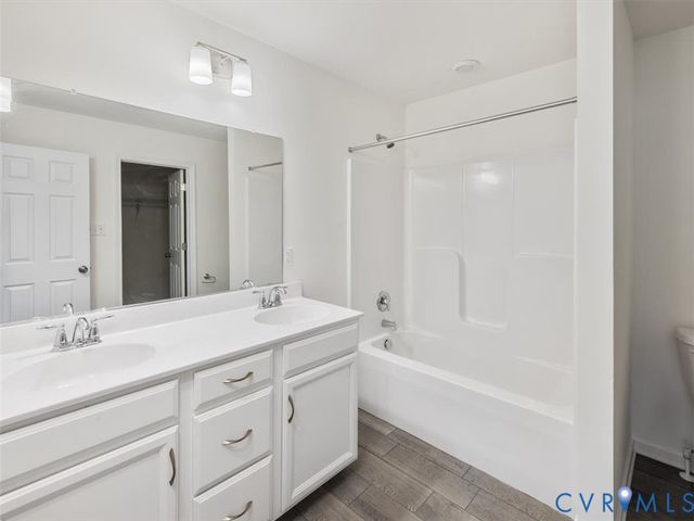 11819 Farnham Woods Dr, Midlothian, VA 23112