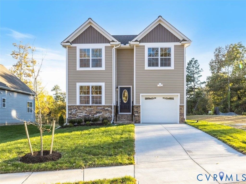 11819 Farnham Woods Dr, Midlothian, VA 23112