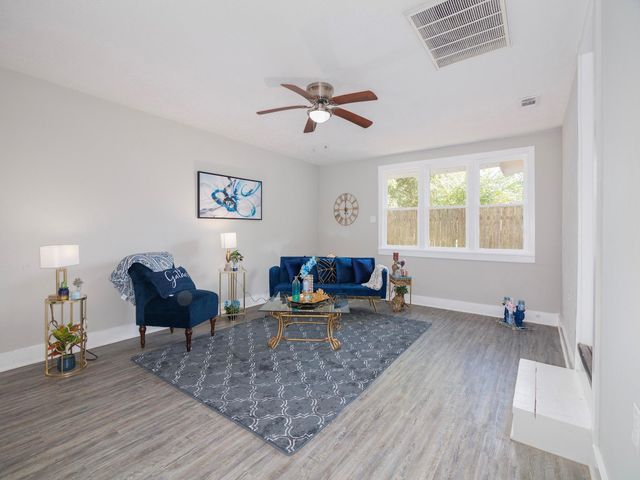 112 Oakdale Street, Dayton, TX 77535