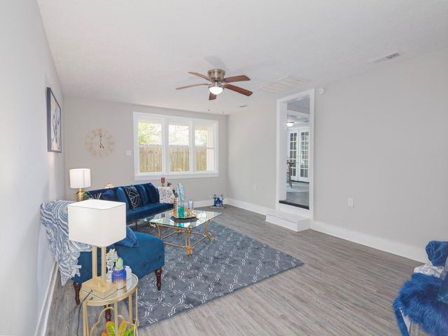 112 Oakdale Street, Dayton, TX 77535