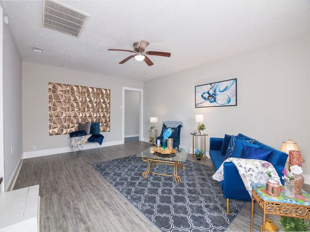 112 Oakdale Street, Dayton, TX 77535