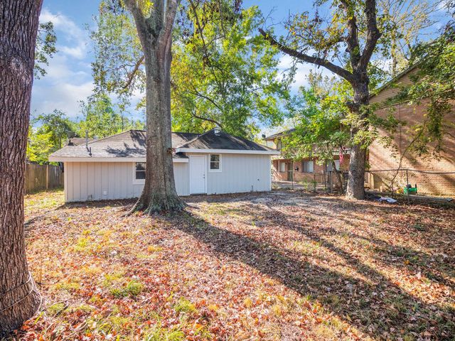 112 Oakdale Street, Dayton, TX 77535