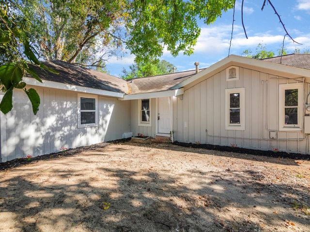 112 Oakdale Street, Dayton, TX 77535