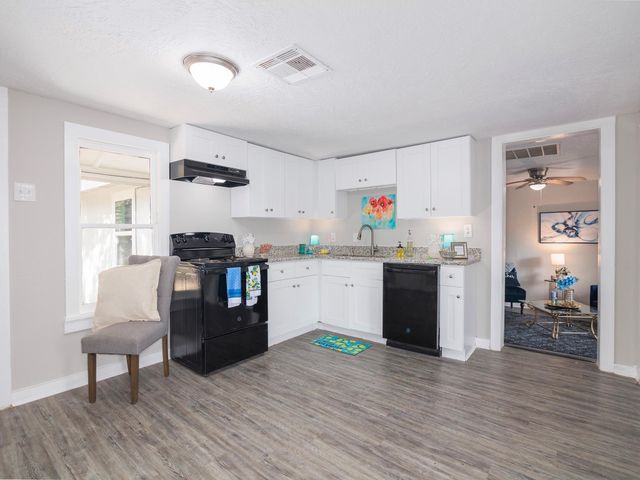112 Oakdale Street, Dayton, TX 77535