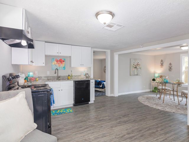 112 Oakdale Street, Dayton, TX 77535