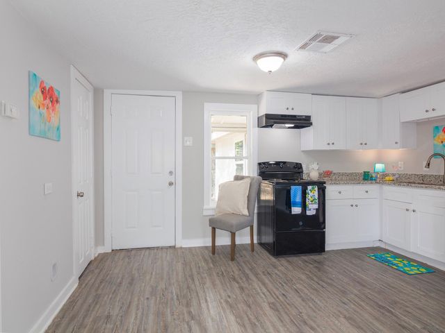 112 Oakdale Street, Dayton, TX 77535