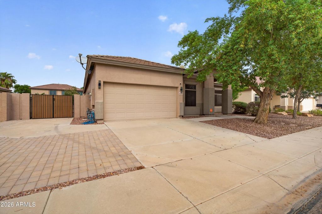 43292 W OAKLAND Court, Maricopa, AZ 85138 — photo 2