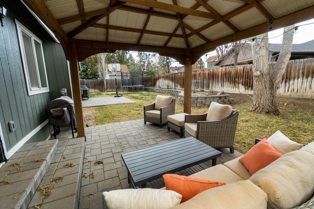 1071 NE NE Locksley Drive, Bend, OR 97701