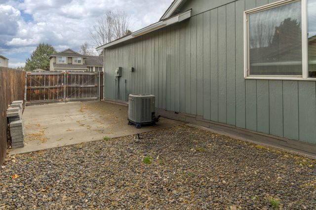 1071 NE NE Locksley Drive, Bend, OR 97701