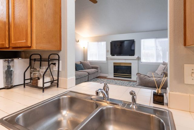 1071 NE NE Locksley Drive, Bend, OR 97701