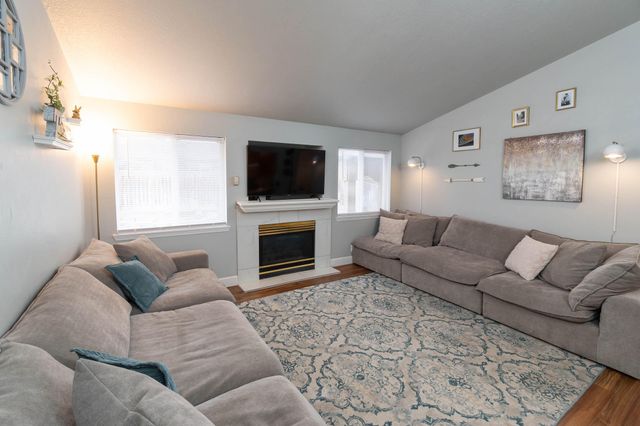 1071 NE NE Locksley Drive, Bend, OR 97701